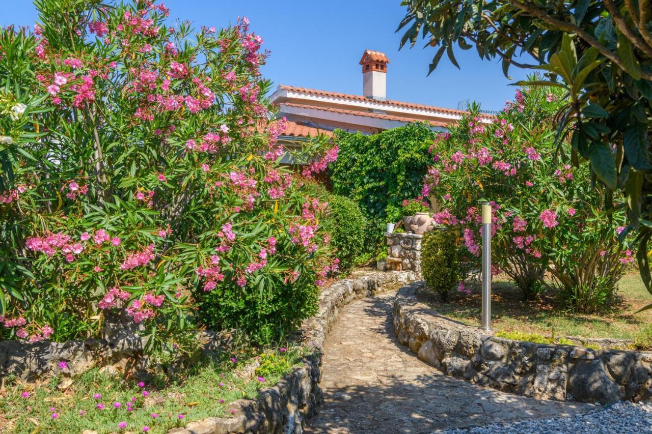 Haus Rustica Villa Pula Exterior photo