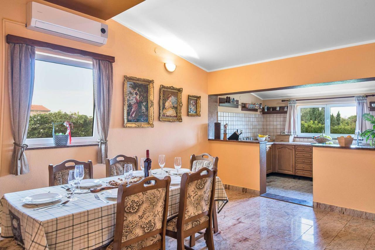Haus Rustica Villa Pula Exterior photo